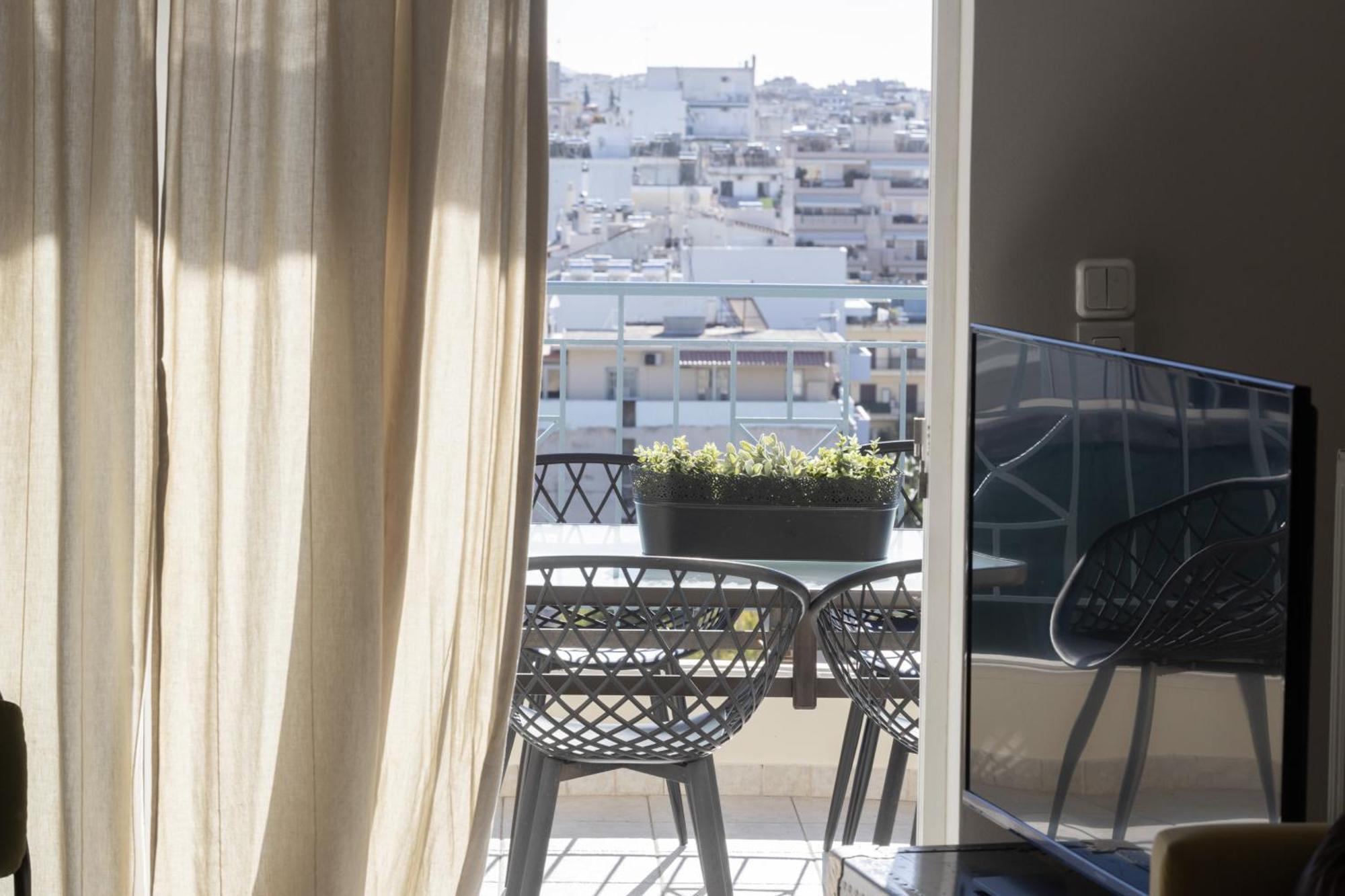 Renovated 3 Bedroom Apt With Acropolis View Афины Экстерьер фото