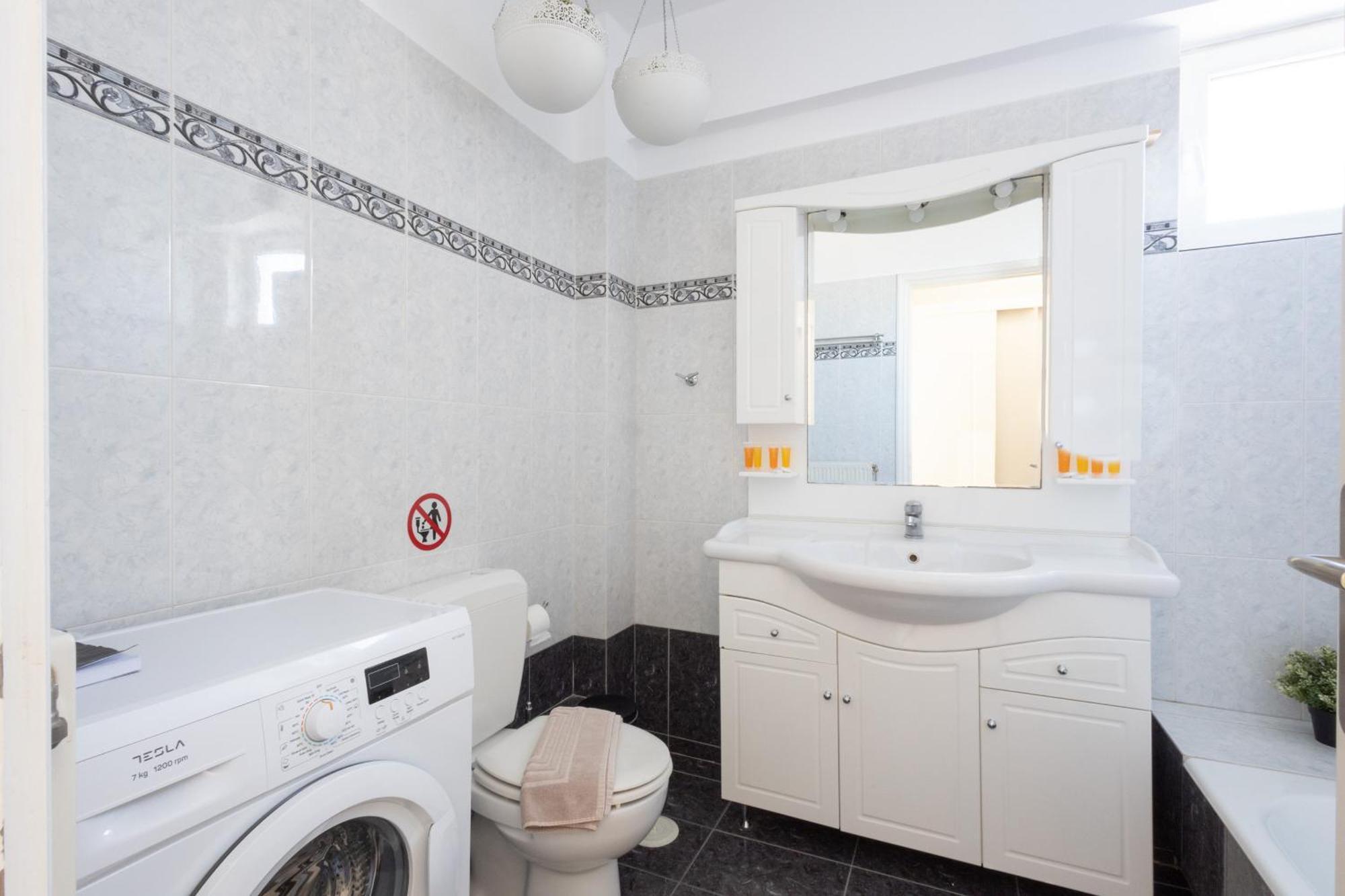 Renovated 3 Bedroom Apt With Acropolis View Афины Экстерьер фото